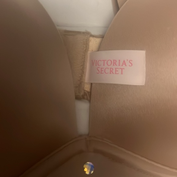 Tan Victoria secret bra - Picture 2 of 4